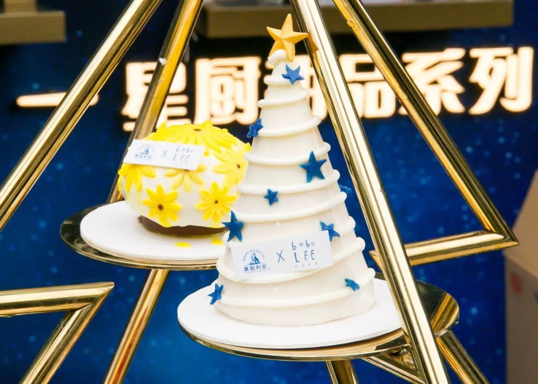 快閃活動(dòng)策劃打造成一棵星空甜品的圣誕樹(shù)，簡(jiǎn)直就是甜蜜暴擊嘛