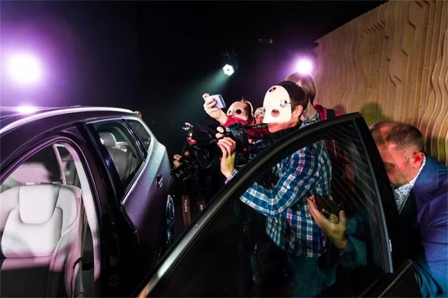 這款新車的發(fā)布活動(dòng)以沉浸式劇院表演的形式進(jìn)行，效果太棒了