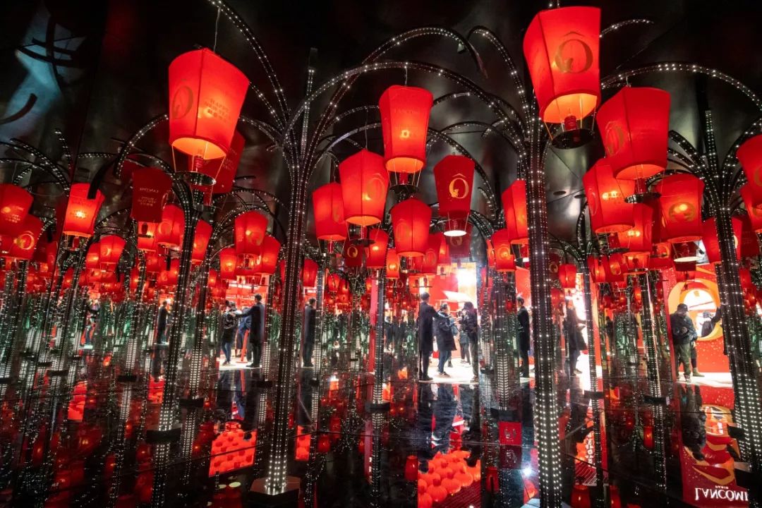 新春游園會活動打卡最佳地非蘭蔻的賞新燈，隨手一拍就是大片