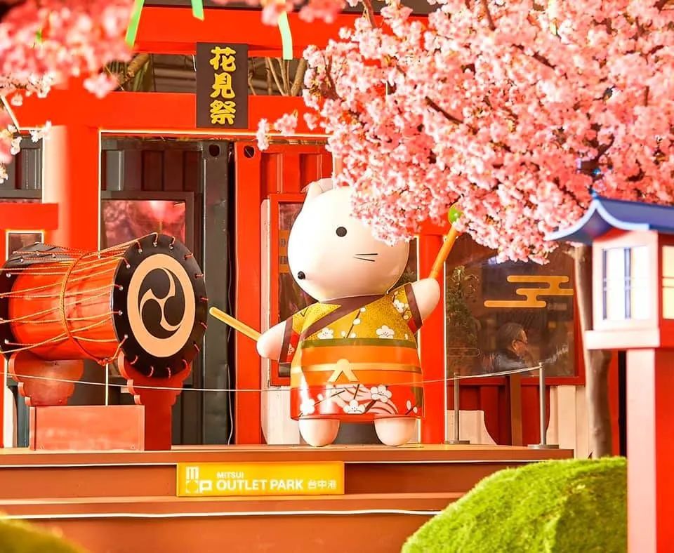 武漢櫻花季已來(lái)走，無(wú)奈只能靠商場(chǎng)里的主題櫻花展覽活動(dòng)裝置解情仇