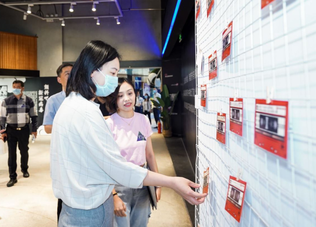 抗疫主題會(huì)展活動(dòng)帶著溫暖人心的瞬間致敬英雄們 - 第21張 - 會(huì)展活動(dòng)策劃CCASY.COM 抗疫主題會(huì)展活動(dòng)帶著溫暖人心的瞬間致敬英雄們 - 第21張