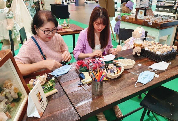 新馬泰商場美陳展覽活動旨在點(diǎn)亮疫情下的壓抑 - 第18張 - 會展活動策劃CCASY.COM 新馬泰商場美陳展覽活動旨在點(diǎn)亮疫情下的壓抑 - 第18張