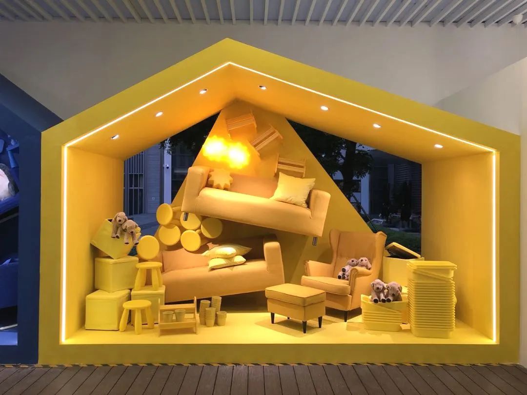 宜家快閃店展覽活動自帶吸睛特效，藍(lán)色購物袋甚是撩人