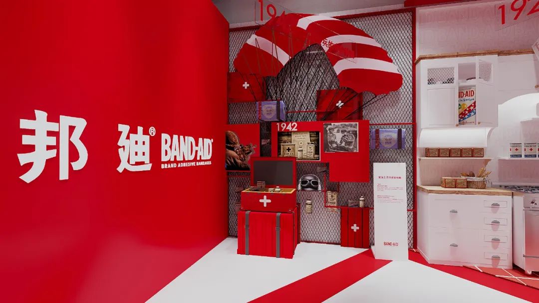100歲的邦迪竟然辦了一個潮玩館快閃店活動，策劃的那抹紅超吸睛