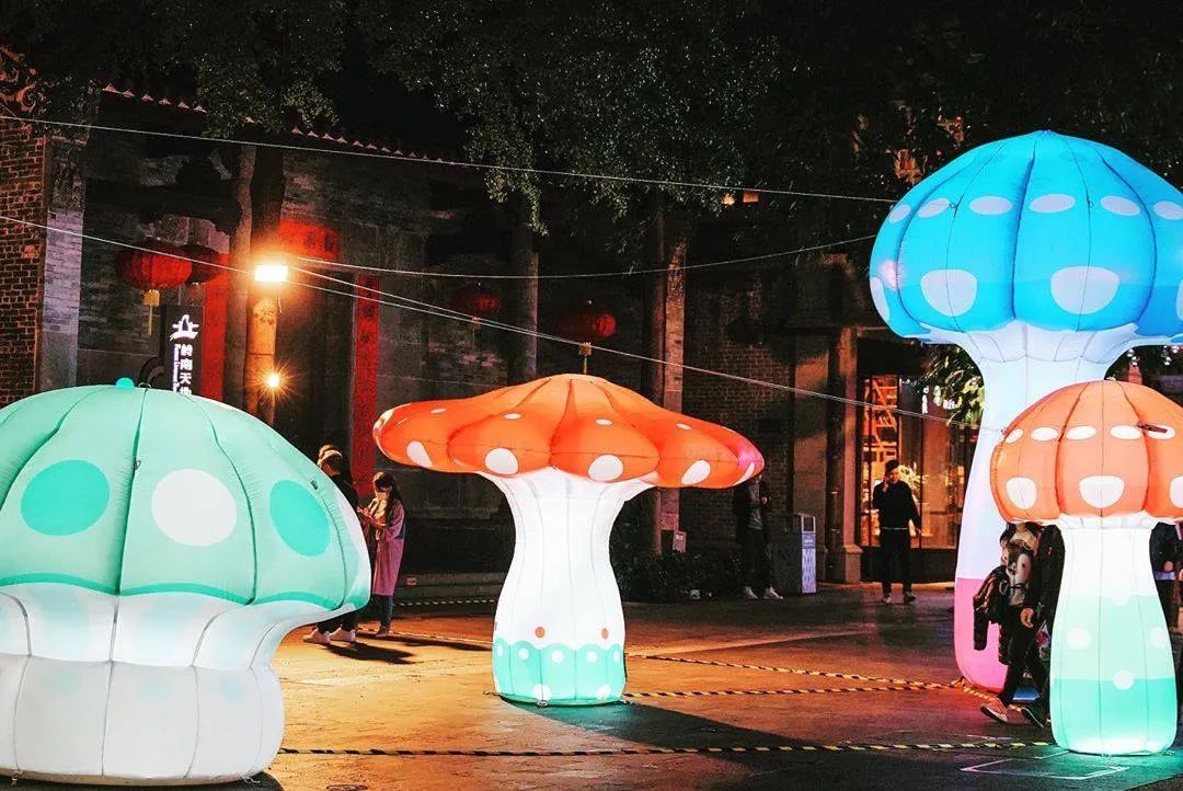 看這個(gè)展覽活動(dòng)策劃的藝術(shù)裝置The Walk of Wonders，互動(dòng)體驗(yàn)超強(qiáng)