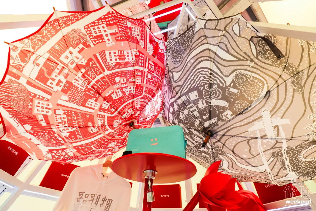 可口可樂(lè)藝術(shù)展覽活動(dòng)策劃主角竟是10萬(wàn)多個(gè)可回收飲料瓶 - 第15張 - 會(huì)展活動(dòng)策劃CCASY.COM 可口可樂(lè)藝術(shù)展覽活動(dòng)策劃主角竟是10萬(wàn)多個(gè)可回收飲料瓶 - 第15張