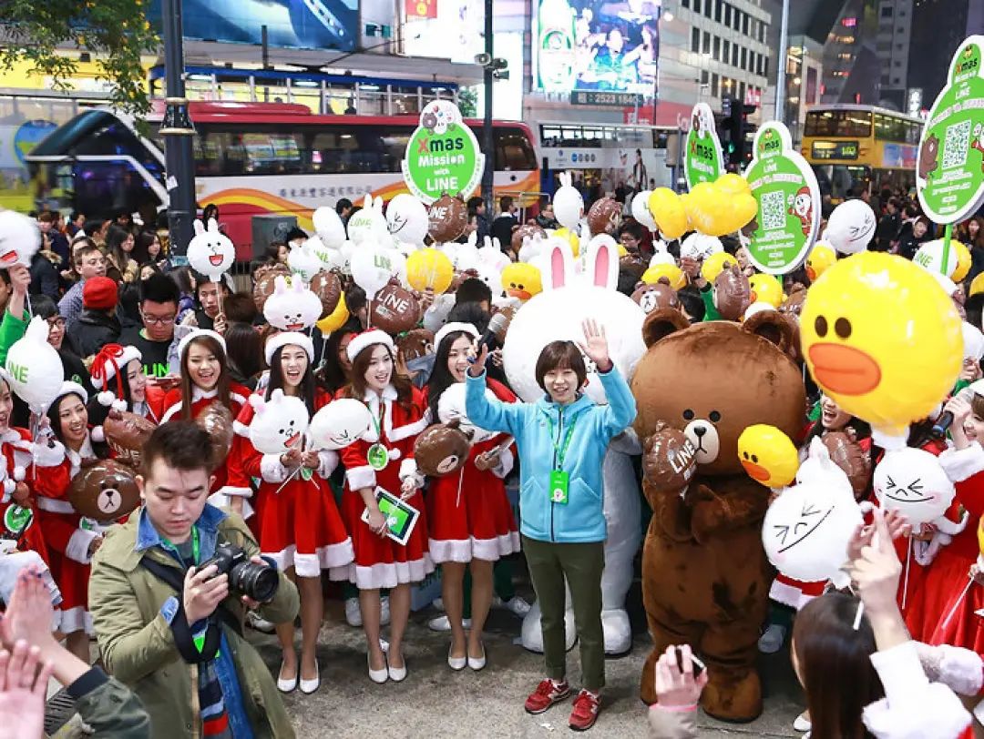 通訊軟件LINE這波圣誕營銷活動(dòng)策劃創(chuàng)下了驚人的下載量 - 第15張 - 會(huì)展活動(dòng)策劃CCASY.COM 通訊軟件LINE這波圣誕營銷活動(dòng)策劃創(chuàng)下了驚人的下載量 - 第15張