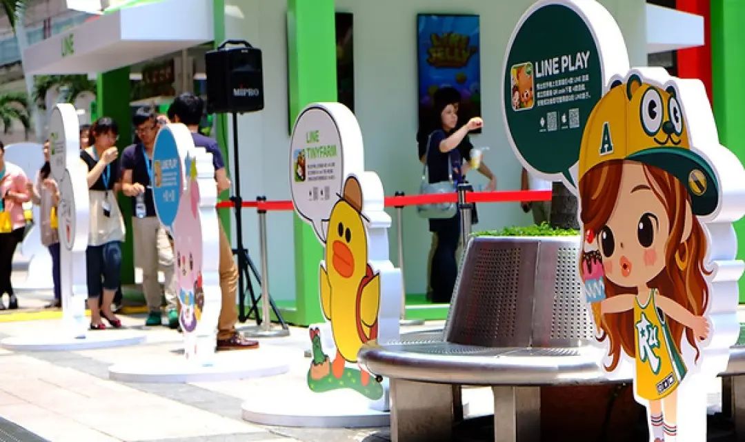 通訊軟件LINE這波圣誕營銷活動(dòng)策劃創(chuàng)下了驚人的下載量 - 第19張 - 會(huì)展活動(dòng)策劃CCASY.COM 通訊軟件LINE這波圣誕營銷活動(dòng)策劃創(chuàng)下了驚人的下載量 - 第19張