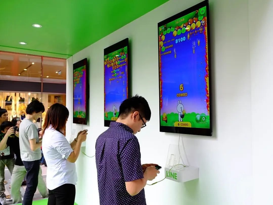 通訊軟件LINE這波圣誕營銷活動(dòng)策劃創(chuàng)下了驚人的下載量 - 第24張 - 會(huì)展活動(dòng)策劃CCASY.COM 通訊軟件LINE這波圣誕營銷活動(dòng)策劃創(chuàng)下了驚人的下載量 - 第24張