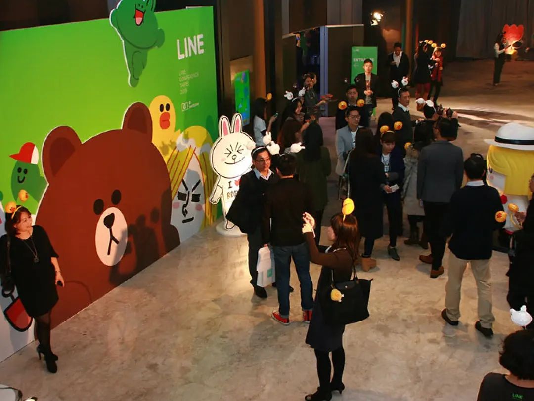 通訊軟件LINE這波圣誕營銷活動(dòng)策劃創(chuàng)下了驚人的下載量 - 第28張 - 會(huì)展活動(dòng)策劃CCASY.COM 通訊軟件LINE這波圣誕營銷活動(dòng)策劃創(chuàng)下了驚人的下載量 - 第28張