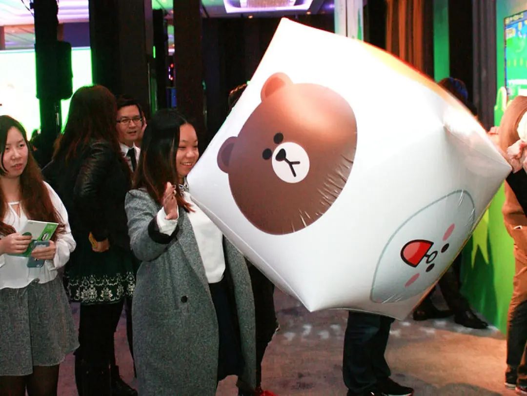 通訊軟件LINE這波圣誕營銷活動(dòng)策劃創(chuàng)下了驚人的下載量 - 第29張 - 會(huì)展活動(dòng)策劃CCASY.COM 通訊軟件LINE這波圣誕營銷活動(dòng)策劃創(chuàng)下了驚人的下載量 - 第29張