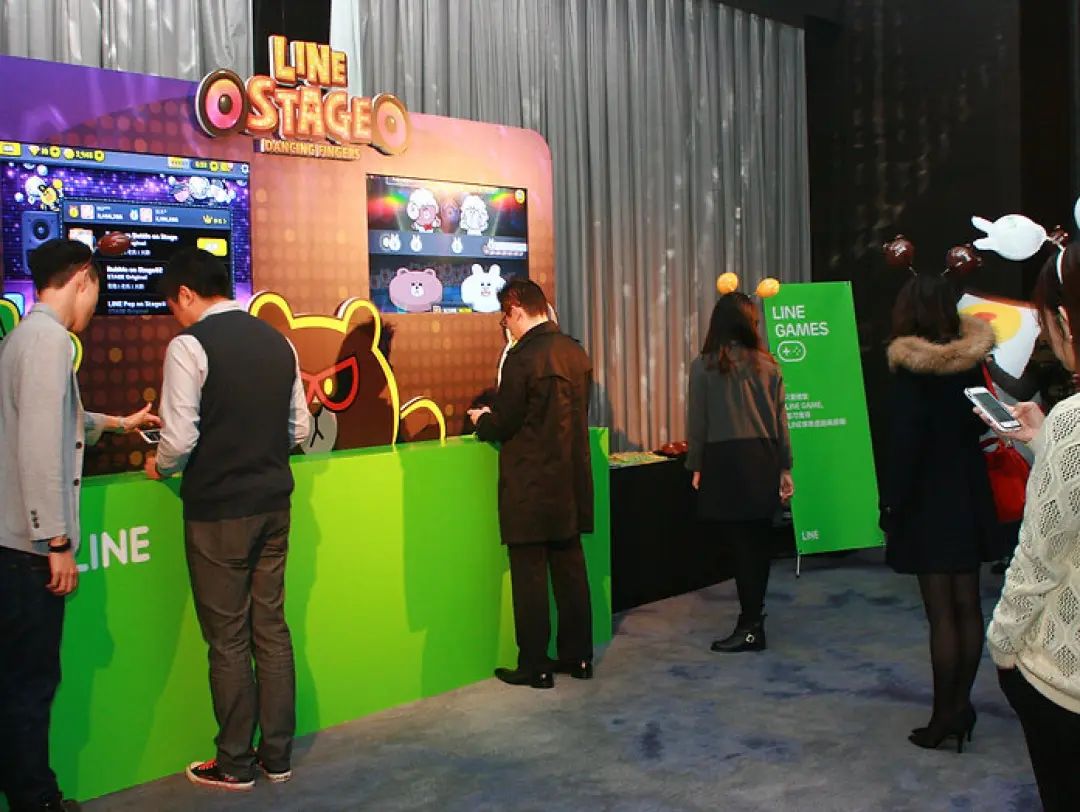 通訊軟件LINE這波圣誕營銷活動(dòng)策劃創(chuàng)下了驚人的下載量 - 第30張 - 會(huì)展活動(dòng)策劃CCASY.COM 通訊軟件LINE這波圣誕營銷活動(dòng)策劃創(chuàng)下了驚人的下載量 - 第30張