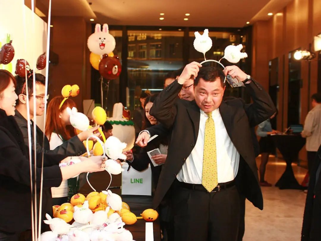 通訊軟件LINE這波圣誕營銷活動(dòng)策劃創(chuàng)下了驚人的下載量 - 第31張 - 會(huì)展活動(dòng)策劃CCASY.COM 通訊軟件LINE這波圣誕營銷活動(dòng)策劃創(chuàng)下了驚人的下載量 - 第31張