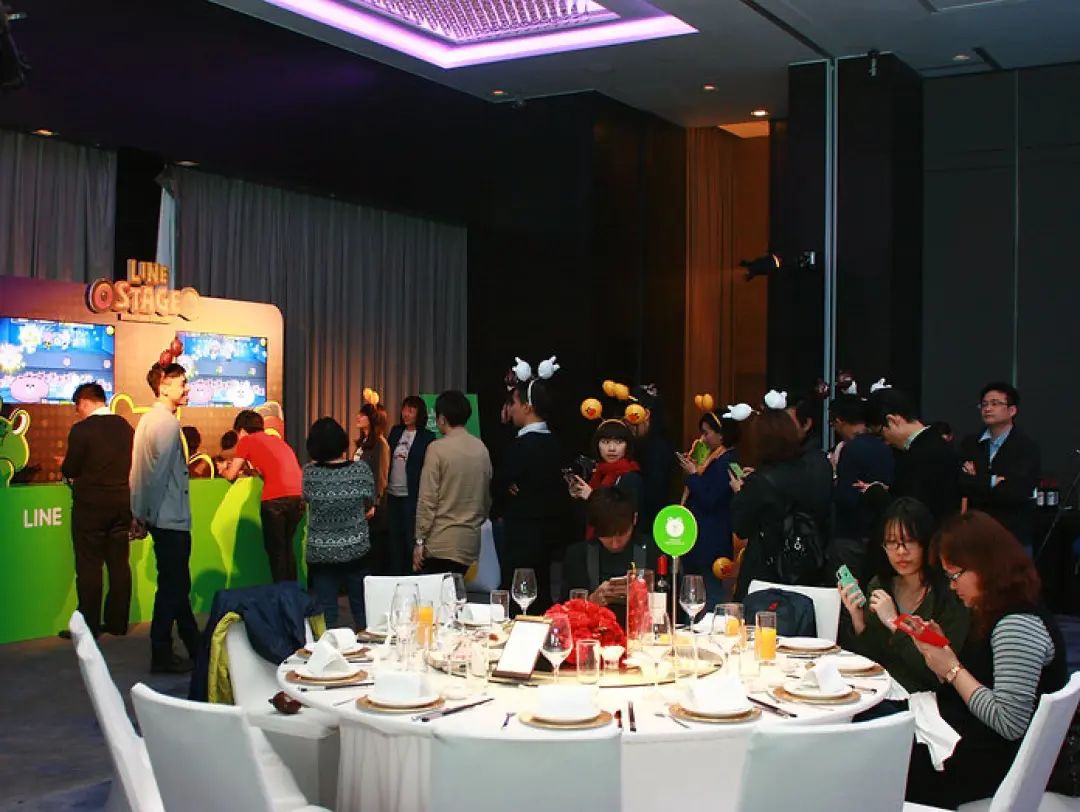 通訊軟件LINE這波圣誕營銷活動(dòng)策劃創(chuàng)下了驚人的下載量 - 第36張 - 會(huì)展活動(dòng)策劃CCASY.COM 通訊軟件LINE這波圣誕營銷活動(dòng)策劃創(chuàng)下了驚人的下載量 - 第36張