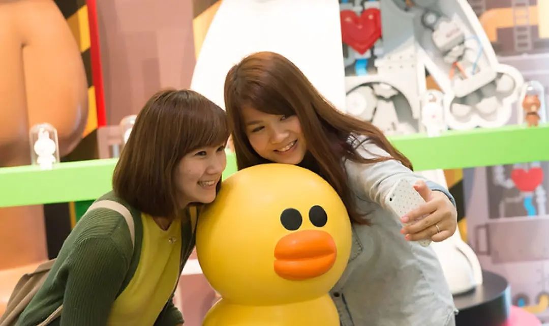 通訊軟件LINE這波圣誕營銷活動(dòng)策劃創(chuàng)下了驚人的下載量 - 第6張 - 會(huì)展活動(dòng)策劃CCASY.COM 通訊軟件LINE這波圣誕營銷活動(dòng)策劃創(chuàng)下了驚人的下載量 - 第6張