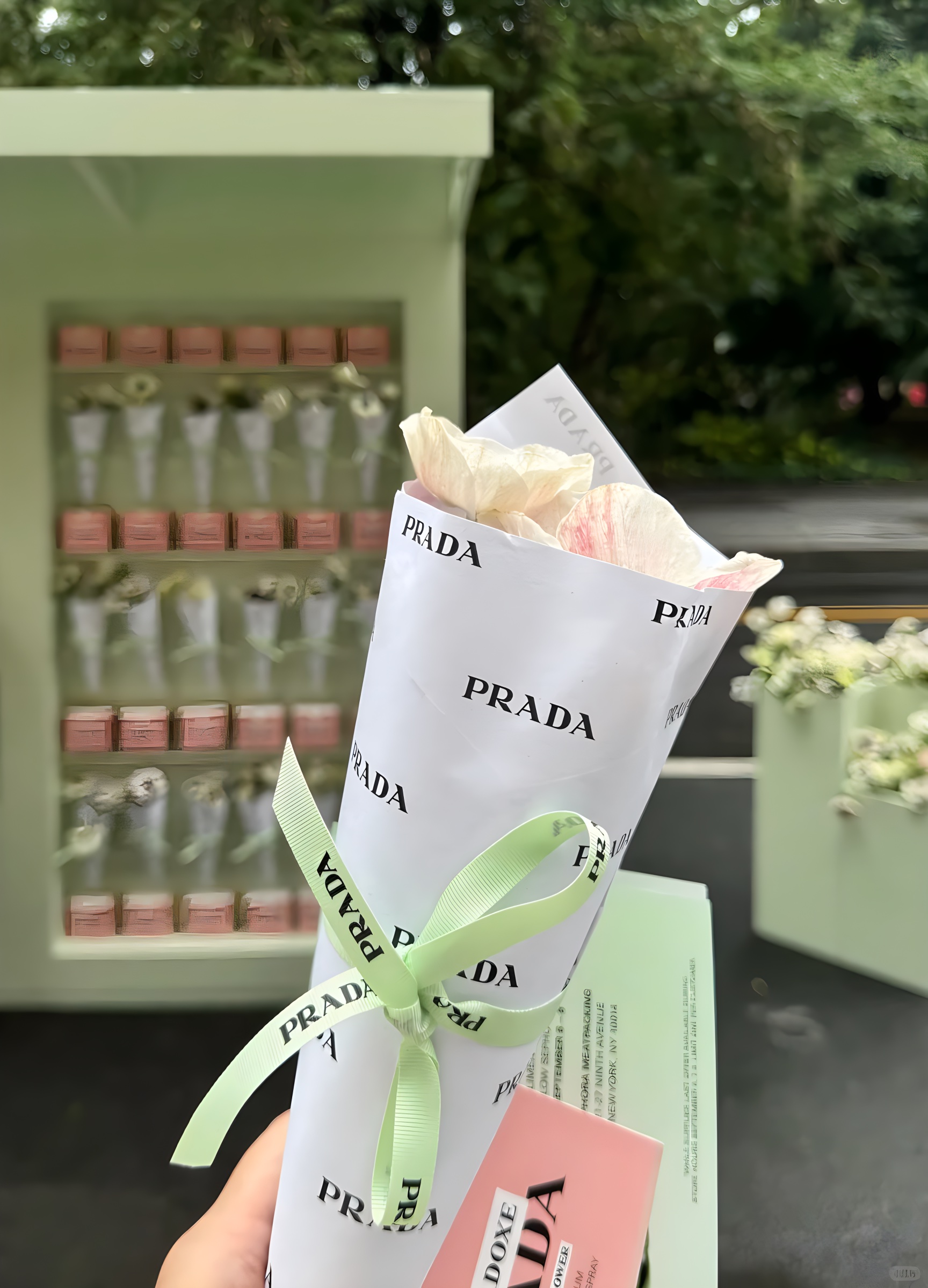 Prada紐約時裝周限時快閃活動策劃充滿了香水氣泡 - 第27張 - 會展活動策劃CCASY.COM Prada紐約時裝周限時快閃活動策劃充滿了香水氣泡 - 第27張