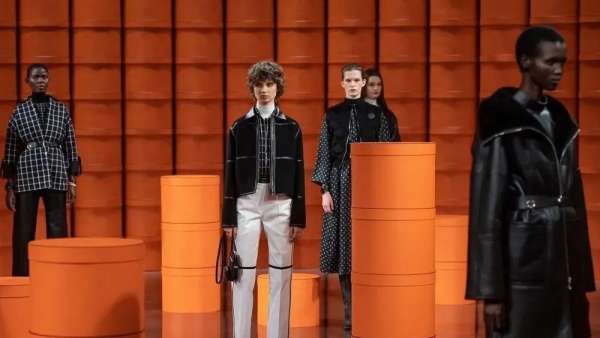 愛(ài)馬仕2021秋冬女裝系列發(fā)布會(huì)活動(dòng)策劃開創(chuàng)了發(fā)布的全新形式