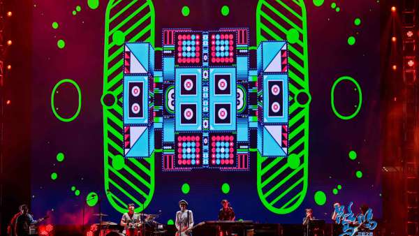 三亞之夜群星演唱會(huì)活動(dòng)策劃星光熠熠，觀眾氣氛熱情高漲