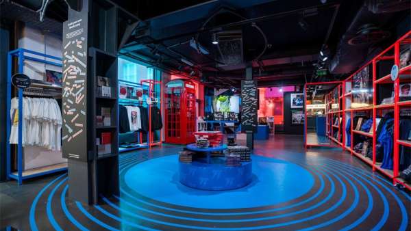 搖滾音樂家大衛(wèi)·鮑伊誕辰75周年快閃活動策劃互動體驗感超贊