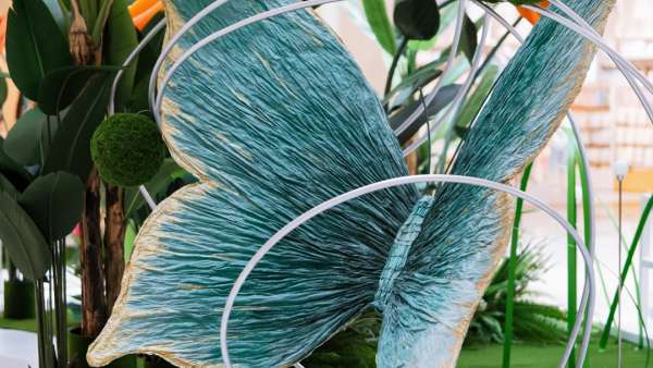 漫步蝶變新·生藝術(shù)展覽活動(dòng)策劃中，如置身春日花園