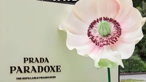 Prada紐約時(shí)裝周限時(shí)快閃活動(dòng)策劃充滿了香水氣泡