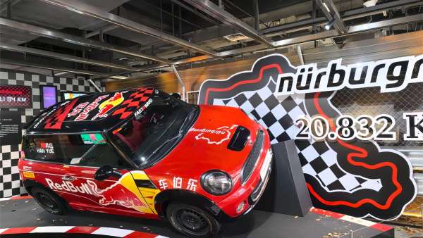 MINI創(chuàng)造力文化大展活動策劃現(xiàn)場每一輛MINI都獨具一格，分分鐘出大片